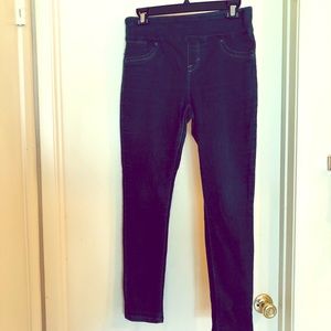 🌸 Jeggings skinny fit through hips and thighs🌸